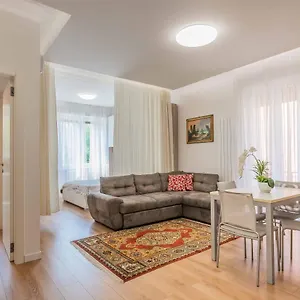 https://bellissimo-e-luminoso-appartamento-zona-malpensa.italymilanhotels.net